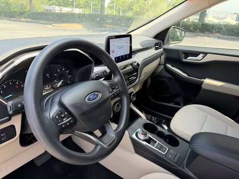 Used 2020 Ford Escape SE FWD image 14