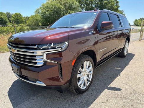 Used 2022 Chevrolet Suburban High Country AWD/4WD image 12
