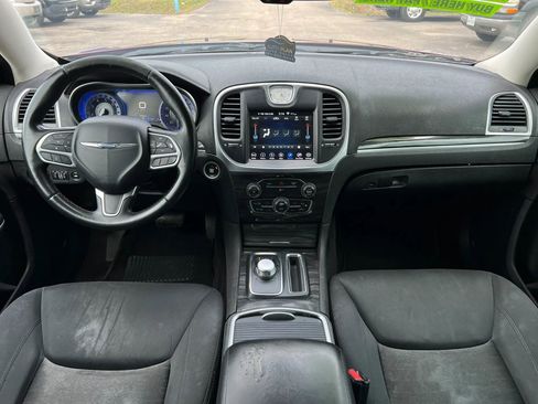 Used 2018 Chrysler 300 Touring w/ Chrome Appearance Package image 14