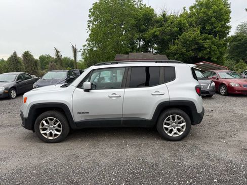 Used 2017 Jeep Renegade Latitude w/ Cold Weather Group AWD/4WD image 2