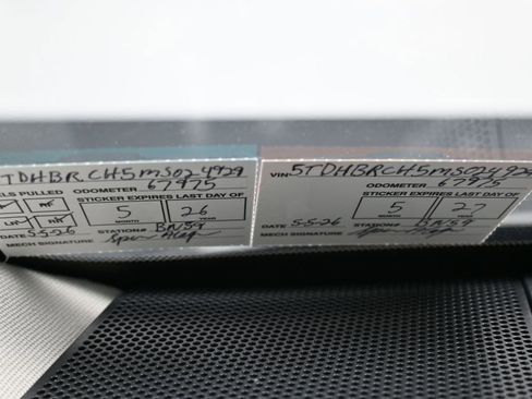 Used 2021 Toyota Highlander XLE AWD/4WD image 10
