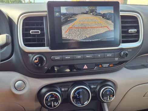 New 2025 Hyundai Venue SEL image 9