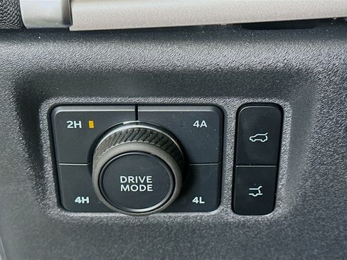 Used 2025 Ford Expedition Active AWD/4WD image 17