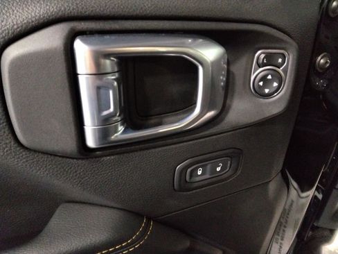 Used 2021 Jeep Gladiator Overland image 29