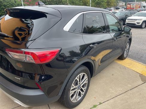 Used 2022 Ford Escape SEL w/ Technology Package image 4