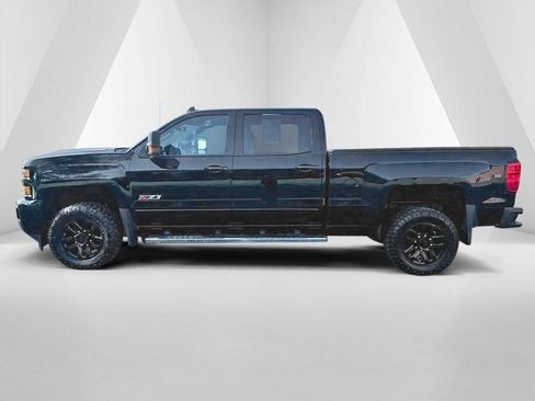 Used 2019 Chevrolet Silverado 2500 LT w/ Midnight Edition AWD/4WD image 4