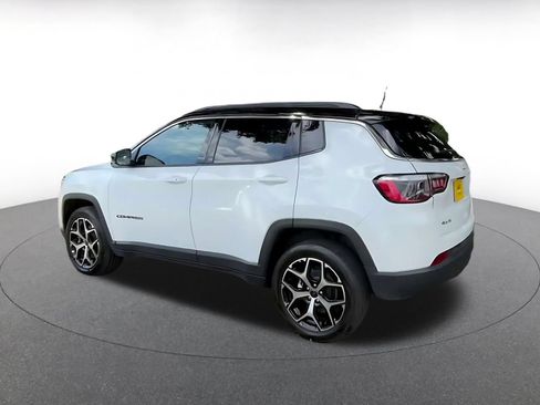Used 2025 Jeep Compass Limited AWD/4WD image 9
