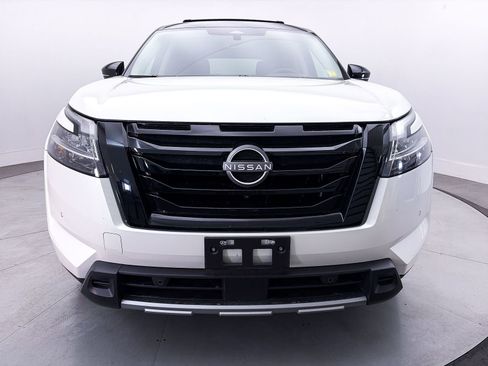 Used 2024 Nissan Pathfinder Platinum AWD/4WD image 13