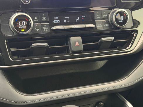 Used 2023 Toyota Highlander LE image 28