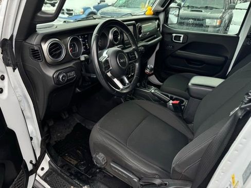 Used 2018 Jeep Wrangler Unlimited Sahara image 19