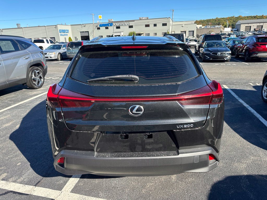 Used 2019 Lexus UX 200 w/ Accessory Package FWD image 5
