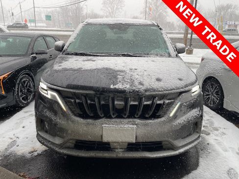 Used 2024 Kia Carnival EX image 1