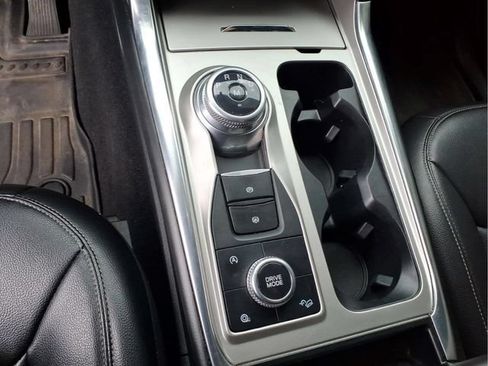 Used 2020 Ford Explorer XLT w/ Equipment Group 202A AWD/4WD image 28