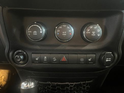 Used 2018 Jeep Wrangler Unlimited Sahara w/ Connectivity Group image 26