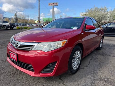 Used 2014 Toyota Camry L image 4
