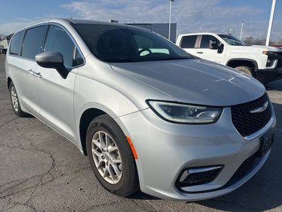 Used 2023 Chrysler Pacifica Touring-L