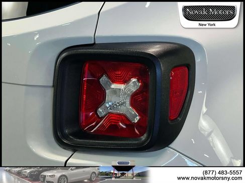 Used 2022 Jeep Renegade Altitude AWD/4WD image 11