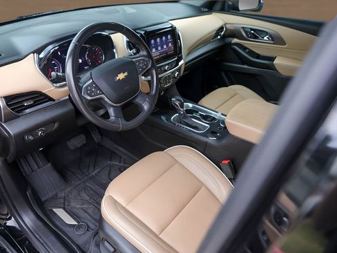 Used 2022 Chevrolet Traverse Premier FWD image 10