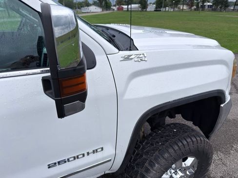 Used 2016 GMC Sierra 2500 SLT w/ Suspension Package, Off-Road AWD/4WD image 7