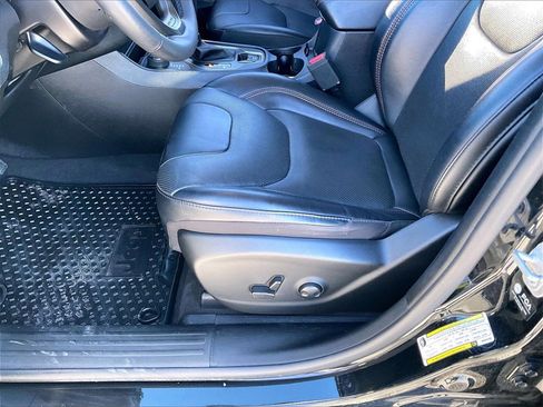 Used 2022 Jeep Cherokee Trailhawk w/ Premium Leather Package image 32