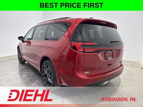 New 2026 Chrysler Pacifica Limited w/ S Appearance Package AWD/4WD image 5