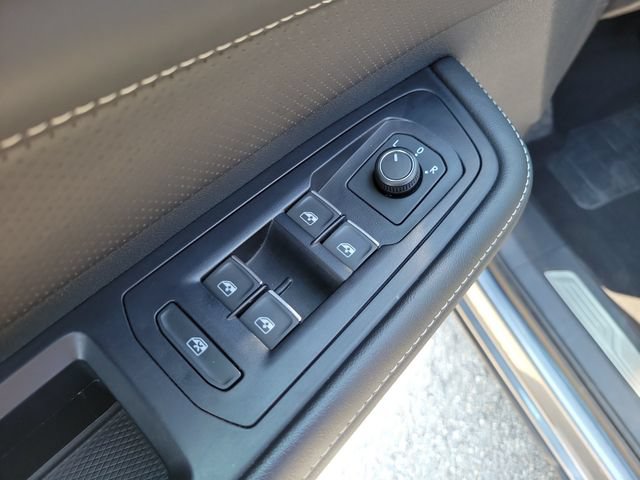 Used 2025 Volkswagen Atlas SE FWD image 17