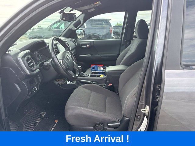 Used 2017 Toyota Tacoma TRD Off-Road w/ Tow Package RWD image 2