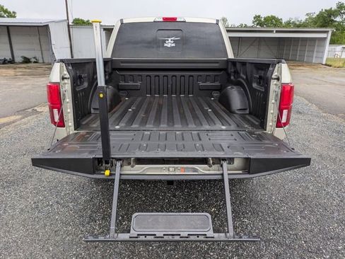 Used 2018 Ford F150 Platinum w/ Equipment Group 701A Luxury AWD/4WD image 13