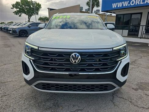 Used 2025 Volkswagen Atlas Cross Sport SE image 2