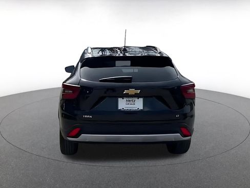 Used 2025 Chevrolet Trax LT image 11