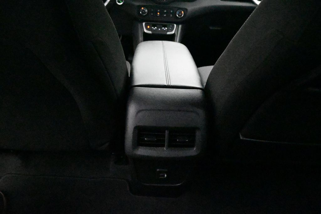 Used 2024 GMC Terrain SLE AWD/4WD image 19