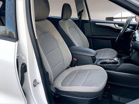 Used 2021 Ford Escape SE image 25