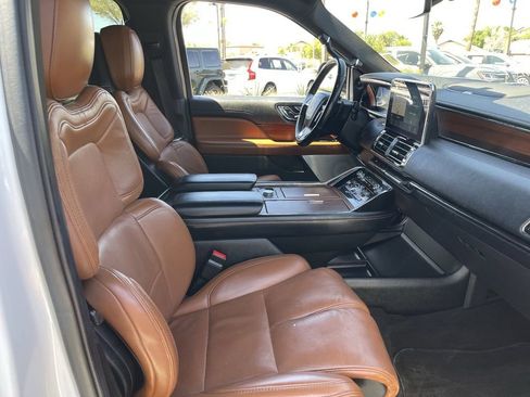 Used 2020 Lincoln Navigator Reserve w/ Luxury Package RWD image 29