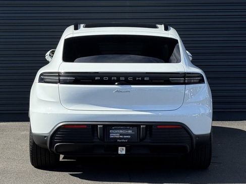 Certified 2025 Porsche Macan Electric image 6