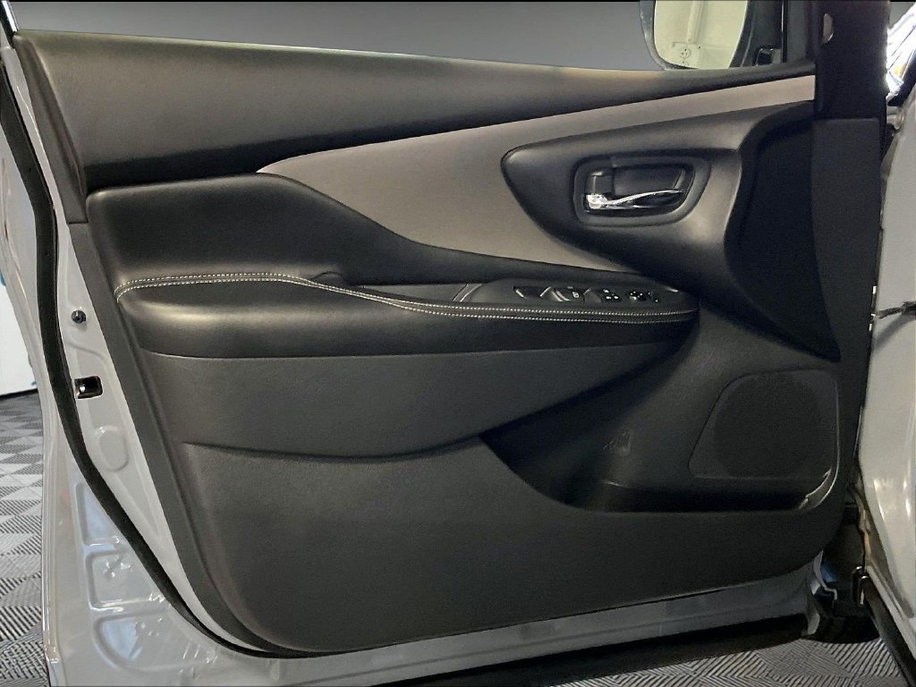 Certified 2023 Nissan Murano SV w/ SV Midnight Edition Package AWD/4WD image 9