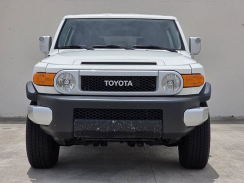 Used 2013 Toyota FJ Cruiser 4WD w/ Upgrade Pkg image 8