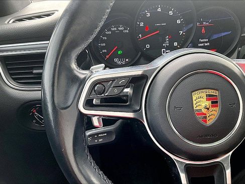 Used 2017 Porsche Macan image 18
