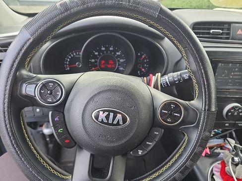Used 2016 Kia Soul + w/ Designer's Package FWD image 3