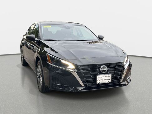 New 2025 Nissan Altima 2.5 SV image 3