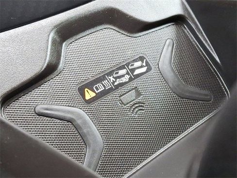 Used 2022 GMC Canyon AT4 image 24