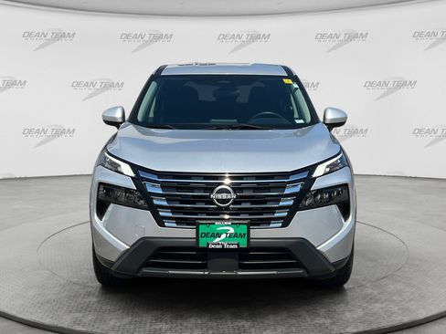 Used 2024 Nissan Rogue SV AWD/4WD image 2