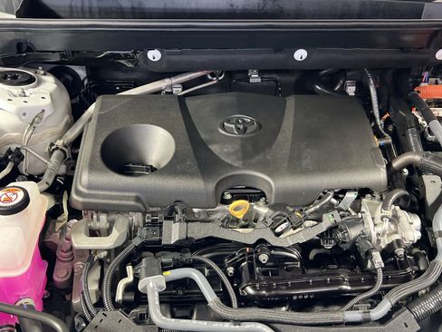 Used 2025 Toyota RAV4 XLE AWD/4WD image 30