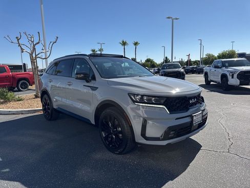 Used 2023 Kia Sorento SX image 4