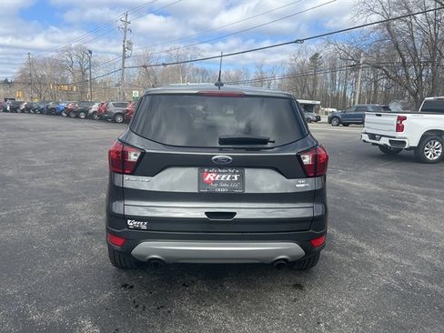 Used 2019 Ford Escape SE image 9