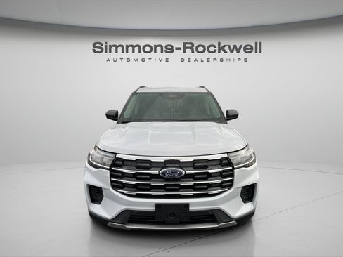 Used 2026 Ford Explorer Active AWD/4WD image 8
