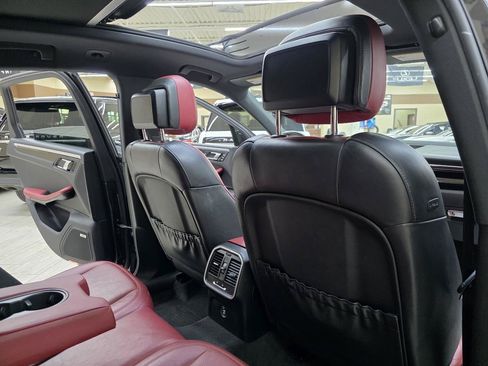 Used 2018 Porsche Macan AWD/4WD image 24