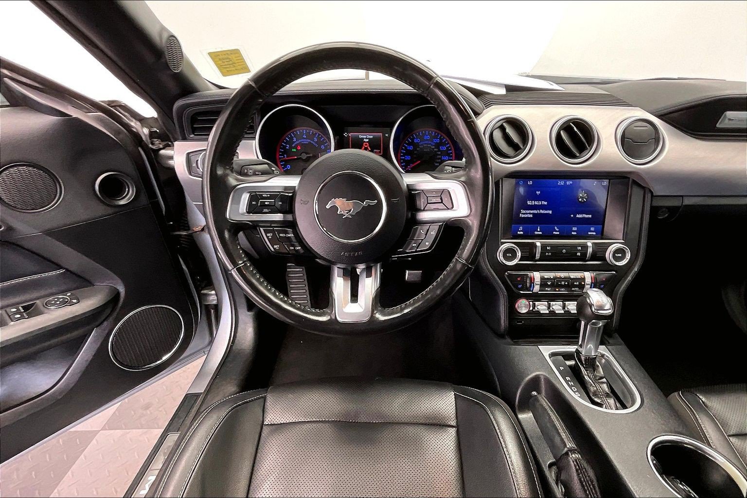 Used 2022 Ford Mustang Premium RWD image 4