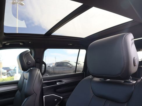 New 2026 Jeep Grand Wagoneer 4WD w/ Premium Group I image 17