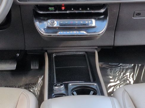 Certified 2023 Lincoln Corsair AWD w/ Equipment Group 101A image 19