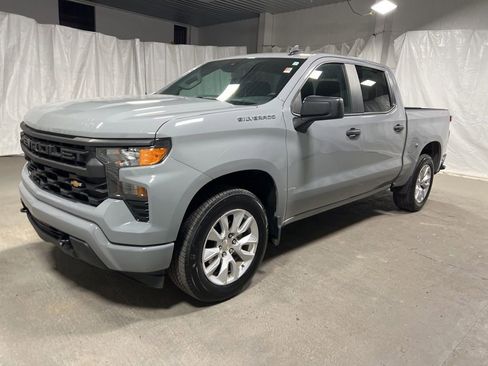 Used 2024 Chevrolet Silverado 1500 Custom image 3